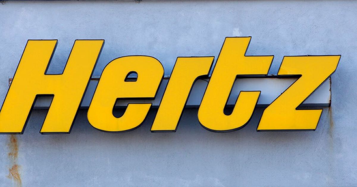 Hertz ordena 100.000 vehículos de Tesla