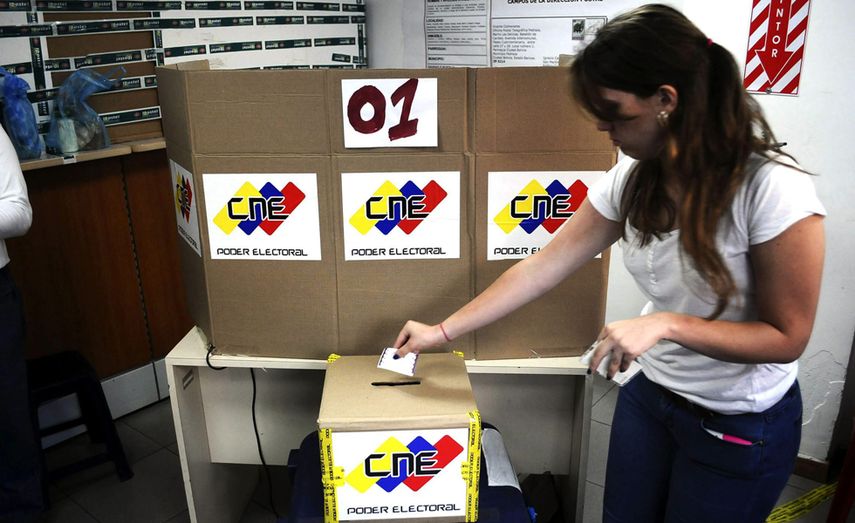 El 79,3% de los consultados por Hercon aseguró que sufragará en las elecciones del 6 de diciembre. (ARCHIVO)