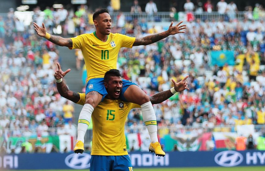 Neymar es uno de los pocos astros que ha podido brillar en Rusia. El atacante de Brasil, si bien es juzgado por su exageración tras recibir faltas, anotó en octavos de mundial, algo que no pudo hacer ni Messi, ni Cristiano. Además, es probable que la copa pase por sus manos el 15 de julio.
