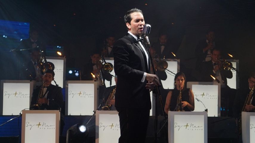 Sim&oacute;n L&oacute;pez, oriundo de Venezuela, y su Neo Big Band.