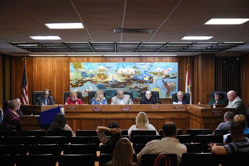 Desde comienzos del año 2016 se registra una agria controversia entre el alcalde Orlando López y la comisión de Sweetwater. (A. MATA)