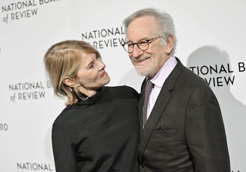 El ganador del premio a Mejor dirección Steven Spielberg y su esposa, Kate Capshaw, asisten a los National Board of Review Awards en Cipriani 42nd Street el 8 de enero de 2023, en Nueva York.