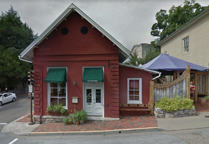 The Red Hen (La Gallina roja, en español), fundado en 2008 y&nbsp; se encuentra en Lexington en Virginia.&nbsp;