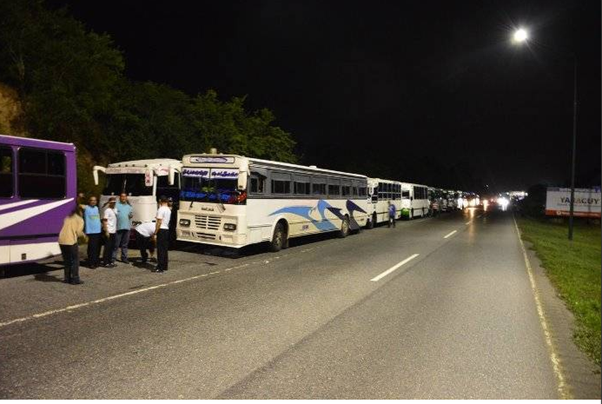 Una hilera de buses fue detenida en el estado Yaracuy, a 274 Km de la ciudad capital