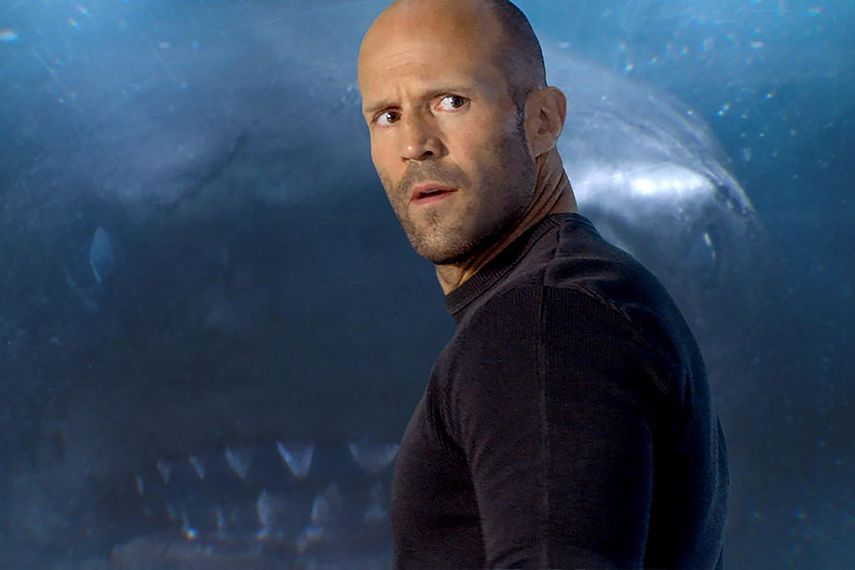 Al rescate de su tripulación acude un especialista (Statham) quien años atrás ya tuvo un primer encuentro con el prehistórico tiburón.