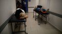 Pacientes yacen en camillas en un pasillo del área de emergencias del hospital Dr. Norberto Raúl Piacentini, en Lomas de Zamora, Argentina, el viernes 23 de abril de 2021, en medio de un rebrote del coronavirus Pacientes yacen en camillas en un pasillo del área de emergencias del hospital Dr. Norberto Raúl Piacentini, en Lomas de Zamora, Argentina, el viernes 23 de abril de 2021, en medio de un rebrote del coronavirus