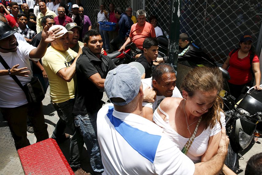 Un activista del partido Voluntad Popular falleció, y un periodista resulto herido junto a otras personas. (Reuters)