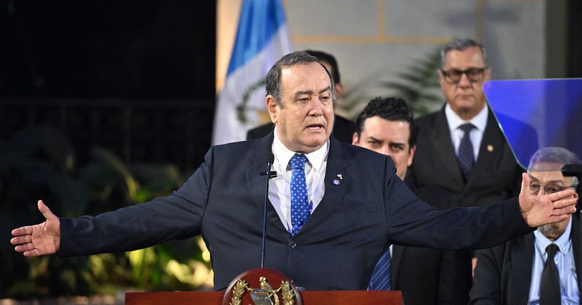 Reino Unido sanciona por “corrupción” a expresidente Giammattei y seis funcionarios más