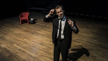 El actor Rogelio Gracia en la obra Tom Pain (Basado en nada), la propuesta de Teatro Boxing de Montevideo en el Festival Internacional de Teatro Hispano de Miami.
