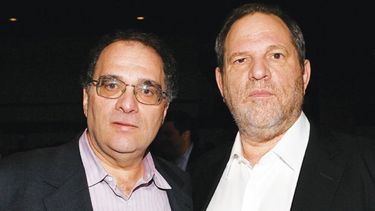 Bob Weinstein junto a su hermano Harvey.