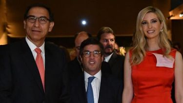El presidente peruano Martín Vizcarra, el presidente del BID Luis Alberto Moreno e Ivanka Trump el 12ABR18 en Lima.