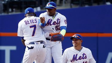 Céspedes, Reyes y Cabrera celebraron la victoria de los Mets sobre los Filis.