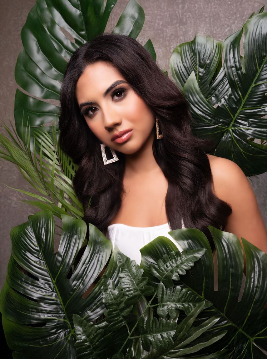Sofia Bella Machado, 20 años