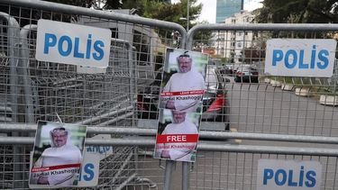 Cuando se desconocía el asesinato del periodista se realizó una protesta a las puertas de la sede consular.&nbsp;&nbsp;