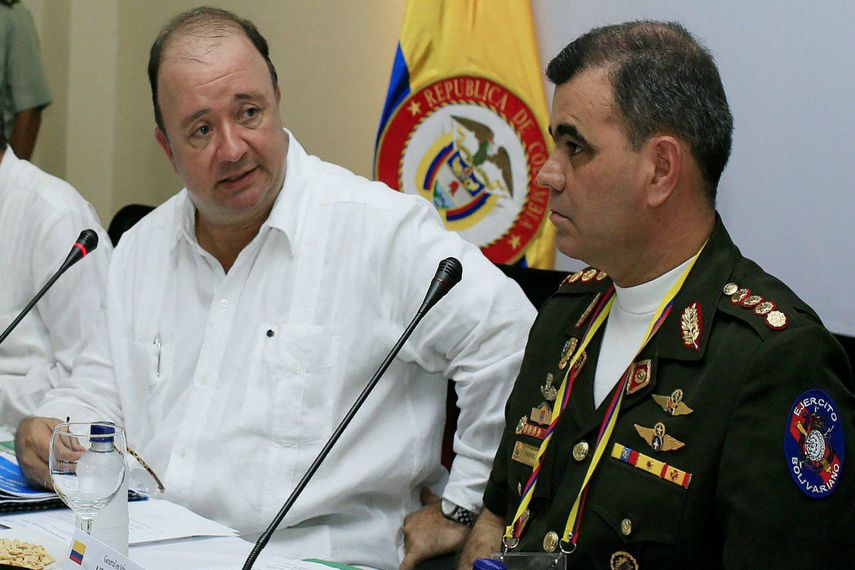 Luis Carlos Villegas y el general Vladimir Padrino López, ministros de Defensa de Colombia y Venezuela respectivamente (CORTESÍA/www.lapatilla.com)