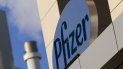En esta foto de archivo tomada el 18 de marzo de 2017, se ve un letrero de la compañía farmacéutica Pfizer en un edificio en Cambridge, Massachusetts. Una vacuna desarrollada conjuntamente por Pfizer y BioNTech fue 90 por ciento efectiva en la prevención de infecciones por Covid-19 en ensayos de fase 3 en curso, anunciaron las compañías el 9 de noviembre de 2020. La declaración se publicó a medida que los casos de coronavirus aumentan en todo el mundo y los mercados de valores europeos y los precios del petróleo se dispararon ante las noticias. En esta foto de archivo tomada el 18 de marzo de 2017, se ve un letrero de la compañía farmacéutica Pfizer en un edificio en Cambridge, Massachusetts. Una vacuna desarrollada conjuntamente por Pfizer y BioNTech fue 90 por ciento efectiva en la prevención de infecciones por Covid-19 en ensayos de fase 3 en curso, anunciaron las compañías el 9 de noviembre de 2020. La declaración se publicó a medida que los casos de coronavirus aumentan en todo el mundo y los mercados de valores europeos y los precios del petróleo se dispararon ante las noticias.