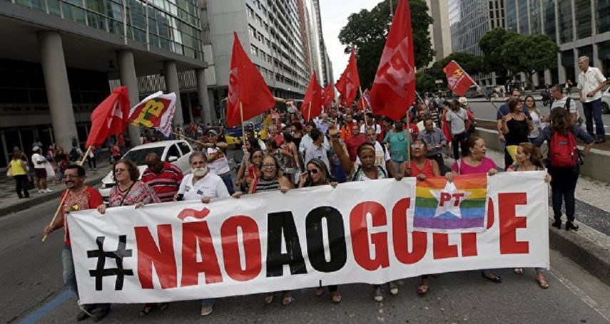 El Partido de los Trabajadores (PT) al cual pertenece Rousseff considera que el juicio es un Golpe de Estado encubierto
