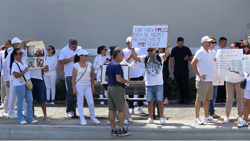 Manifestantes en Miami piden excluir categorías de reunificación familiar de las restricciones del Travel Ban de Estados Unidos