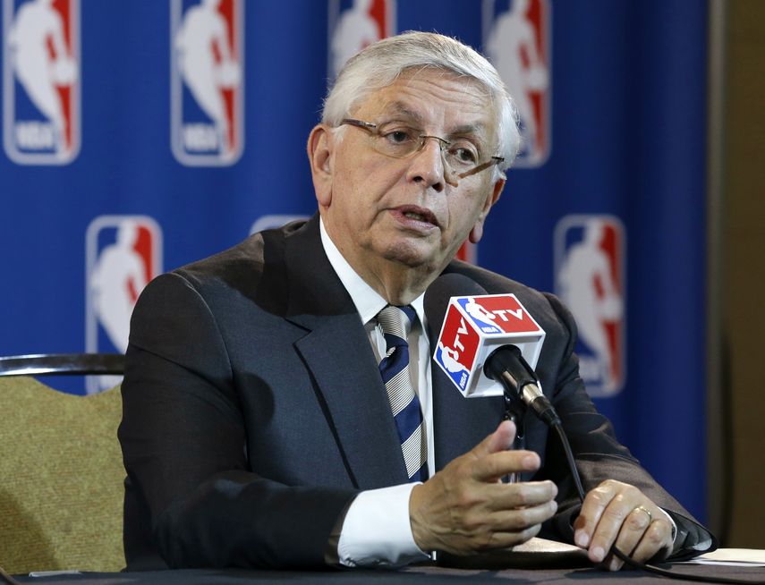 En esta foto del mi&eacute;rcoles 15 de mayo de 2013, el entonces comisionado de la NBA, David Stern, habla en una conferencia de prensa.