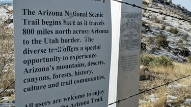 Peque&ntilde;o obelisco que marca el inicio de la red de senderos que van desde la frontera de Arizona con M&eacute;xico hasta Utah.&nbsp;