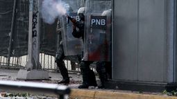 El 23 de enero, el día de mayores protestas, fueron arrestadas 696 personas, el mayor número registrado en un sólo día (en ese país) durante los últimos veinte años.