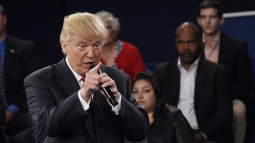 Está muy bien que me hayan quitado los grilletes. Ahora puedo luchar por Estados Unidos de la manera que yo quiera, dijo en Twitter Donald Trump.