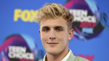 Jake Paul llega a los Teen Choice Awards en Los Angeles el 13 de agosto de 2017. La casa del joven famoso en YouTube fue allanada por el FBI.&nbsp;