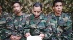 Militares venezolanos secuestrados por las disidencias de las FARC. Imagen enviada como fe de vida,&nbsp;
