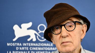 El director estadounidense Woody Allen posa durante la sesión fotográfica de la película Coup de Chance presentada fuera de competición en el 80º Festival de Cine de Venecia el 4 de septiembre de 2023 en el Lido de Venecia.