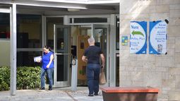 Votantes en Miami-Dade acuden a las urnas. Votantes en Miami-Dade acuden a las urnas.