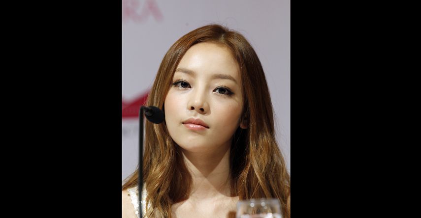 En esta foto del 10 de julio del 2012, la cantante Goo Hara, del grupo femenino surcoreano KARA, durante una conferencia de prensa en Singapur. Hara fue hallada muerta en su casa en Se&uacute;l el domingo 24 de noviembre del 2019. Ten&iacute;a 28 a&ntilde;os.&nbsp;
