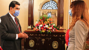 Nicolás Maduro y la relatora de la ONU Alena Douhan el 11FEB21 en Caracas.&nbsp;
