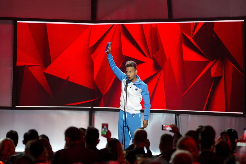 Ozuna ganó los reconocimientos a artista del año masculino y álbum latino del año por Odisea, mientras que la dominicana Natti Natasha, se proclamó vencedora en la categoría de artista del año femenina.