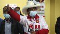 El candidato presidencial del partido Perú Libre, Pedro Castillo, habla durante una conferencia en Chota, Perú, el miércoles 14 de abril de 2021. Castillo, un maestro rural, se enfrentará a la candidata Keiko Fujimori en la segunda vuelta de las elecciones presidenciales del 6 de junio El candidato presidencial del partido Perú Libre, Pedro Castillo, habla durante una conferencia en Chota, Perú, el miércoles 14 de abril de 2021. Castillo, un maestro rural, se enfrentará a la candidata Keiko Fujimori en la segunda vuelta de las elecciones presidenciales del 6 de junio