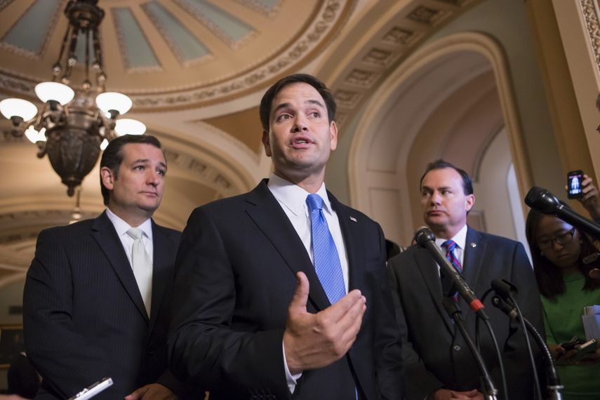 El senador republicano Marco Rubio (al centro) durante una conferencia de prensa en Washington. (AP Photo/J. Scott Applewhite)