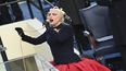 Lady Gaga entona el himno nacional de los Estados Unidos. Autoridades indicaron que sospechosos siguieron a cuidador de perros de Lady Gaga.&nbsp;