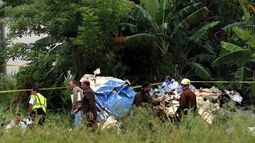 En la tarde del viernes, poco después de despegar, el Boeing 737-200 hizo un movimiento lateral y se precipitó al suelo, explotando sobre un campo agrícola