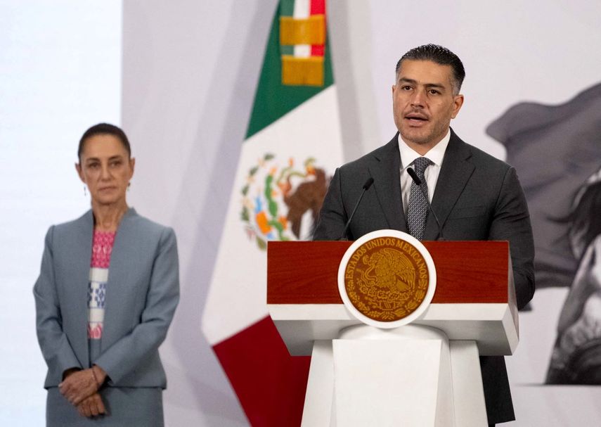 El Secretario de Seguridad y Protección Ciudadana de México, Omar García Harfuch, habla durante la conferencia de prensa matutina que realiza la presidenta Claudia Sheinbaum en el Palacio Nacional de la Ciudad de México el 21 de abril de 2026.