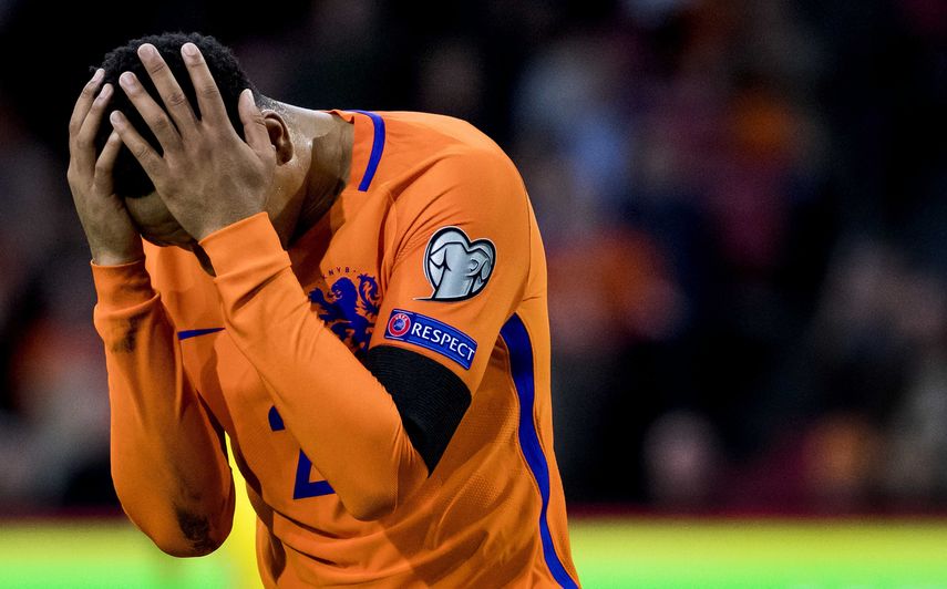El jugador de la selección de&nbsp;Holanda&nbsp;Kenny Tete se lamenta del resultado logrado ante Suecia.&nbsp;