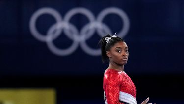 La gimnasta estadounidense Simone Biles previo a competir en la prueba de equipos de los Juegos Olímpicos de Tokio