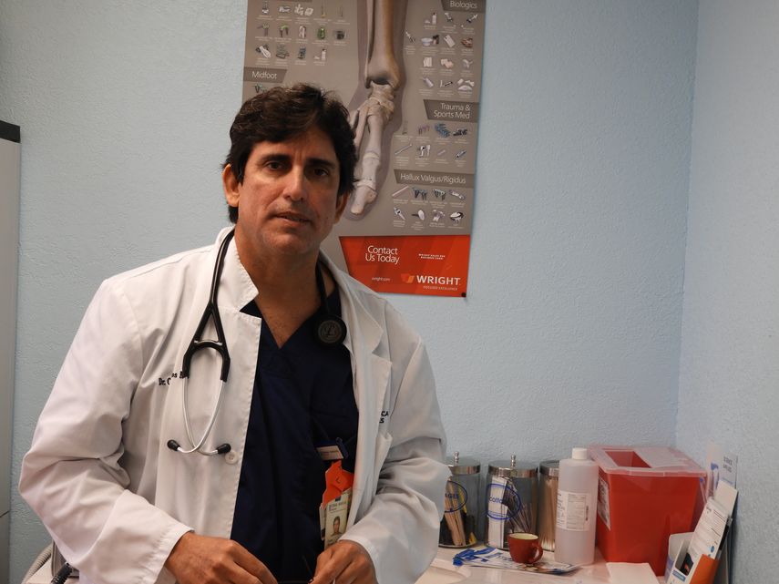 El doctor Carlos Alberto Riveros tiene m&aacute;s de 20 a&ntilde;os de experiencia ejerciendo la medicina.&nbsp;