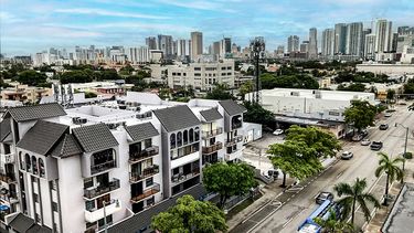 La propuesta tiene como objetivo aliviar la carga tributaria de los propietarios sin provocar un impacto abrupto en las finanzas locales.