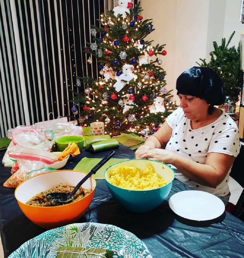 María Espinoza hace una hallaca grande, para satisfacer paladares en un solo platillo.&nbsp;