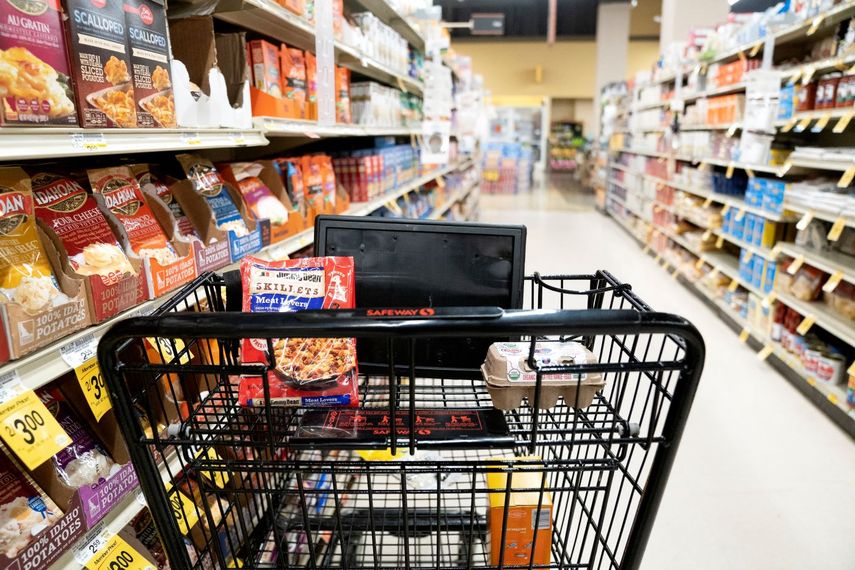 Un carrito de compra en un supermercado en Estados Unidos.
