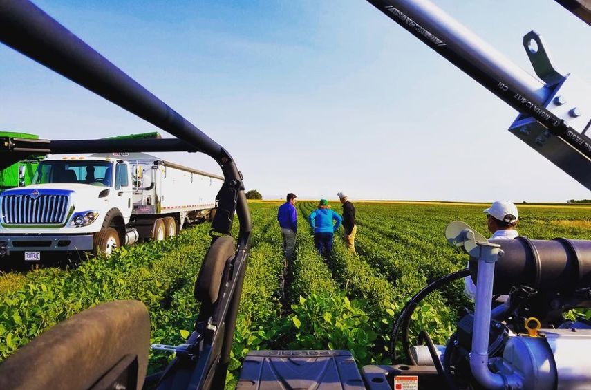 Heidi Heitkamp (al centro), senadora por North Dakota, defiende&nbsp;impulsar los ingresos por exportaciones de los agricultores estadounidenses.