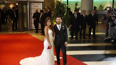 El jugador argentino Lionel Messi y su esposa Antonella Rocuzzo.
