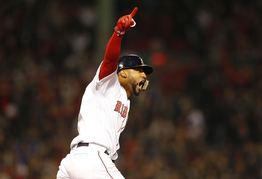 Eduardo Núñez, quien la botó y fletó tres carreras para Boston en el séptimo inning, se convirtió en el pelotero número 23 en dar jonrón como emergente. Es es tercer jugador de Boston en hacerlo y el primer dominicano.&nbsp;