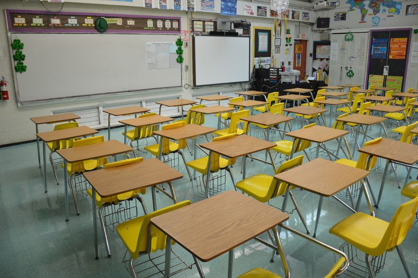 Vista parcial del aula de una escuela en Miami, durante pandemia de coronavirus.