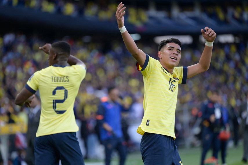 gustín Canobbio abrió el marcador al minuto 38 para la visita en el Estadio Rodrigo Paz, en Quito. Pero la Tricolor remontó gracias a un doblete del zaguero central Félix Torres (45+5, 61)