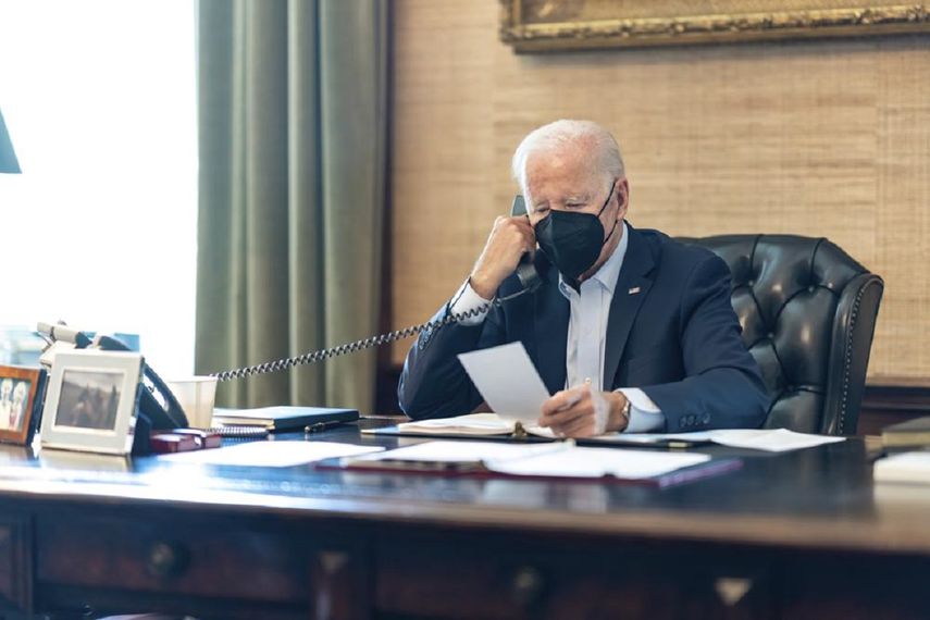 Biden supuestamente continúa mejorando tras COVID-19